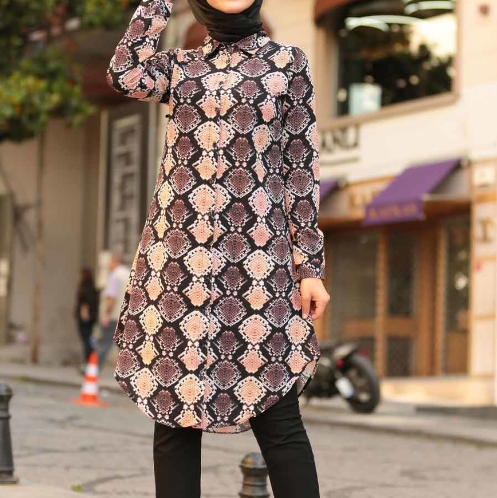 Elegant Black and Cream Women's Tunic Top
